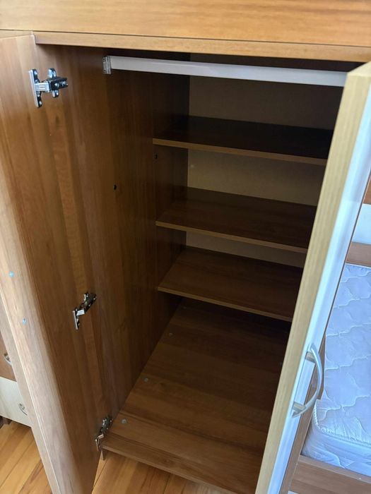 Двойно детско легло, с шкафове и гардероб