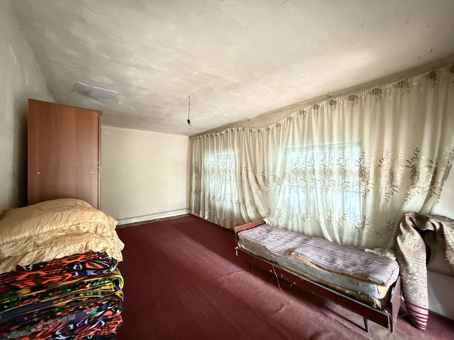 Ховли 8-март кучасида 12-соток 9-хонали