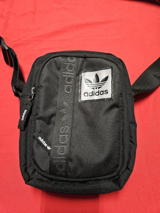 Vând borsetă Adidas Originala