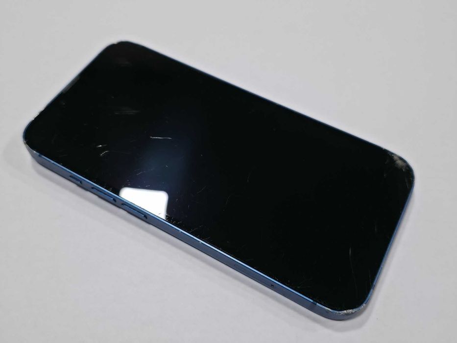 Apple iPhone 13 128GB лошо външно състояние