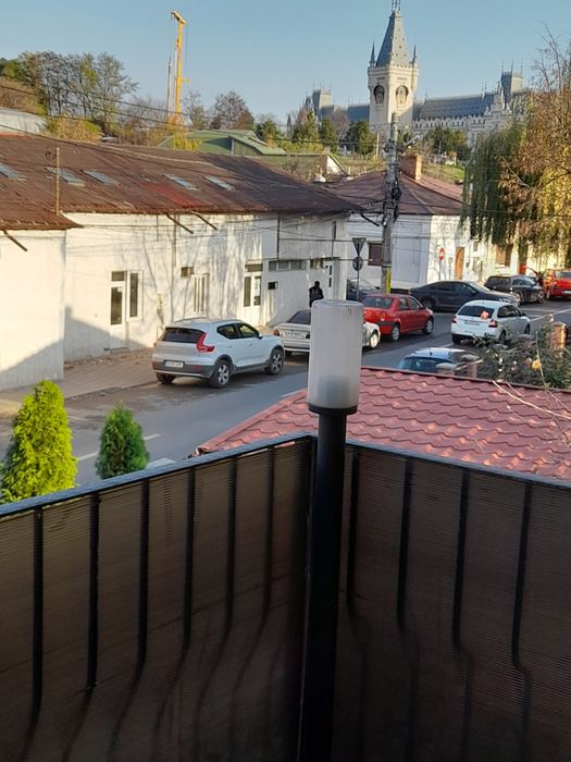 Proprietar Ofer spre închiriere camera în vilă,centru,lângă Palas