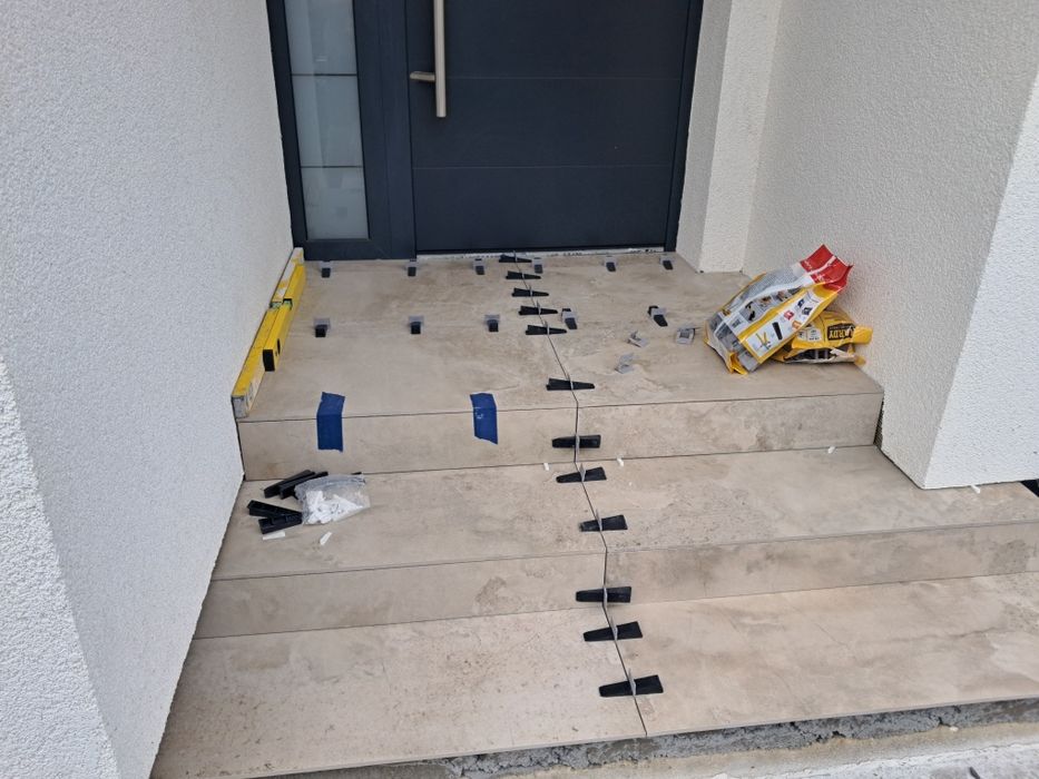 Amenajari interioare ( gresie , faianta ,glet lavabila, parchet)