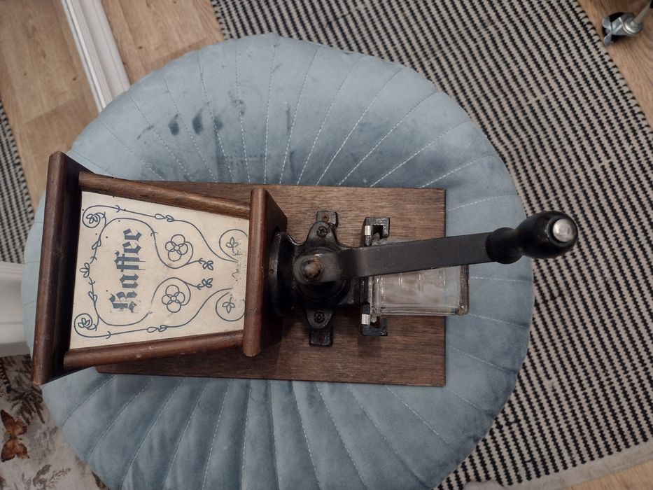 Râșniță manuala de cafea