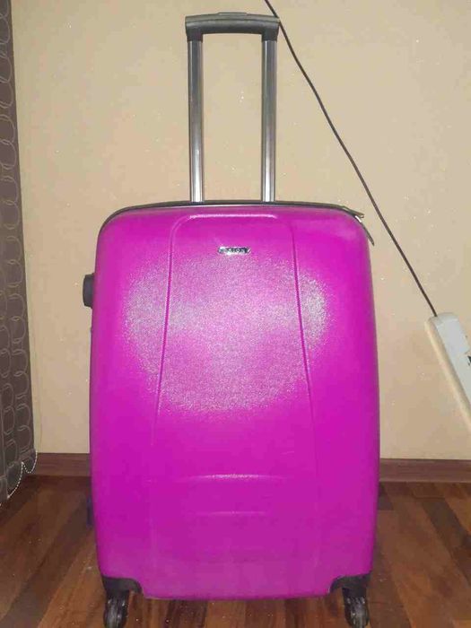 Чемодан  фирменный