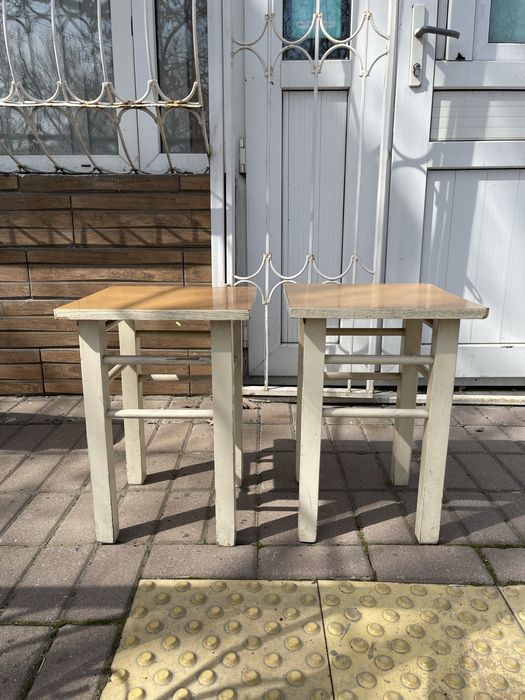 Продаю две кухонные табуретки