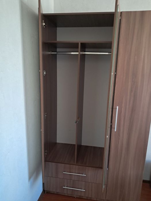 Шкаф для одежды.