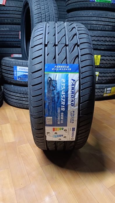 235/45ZR18  FARROAD