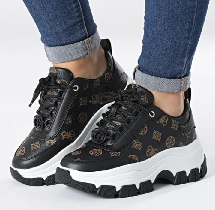 Кроссовки Гесс. .  Новые.