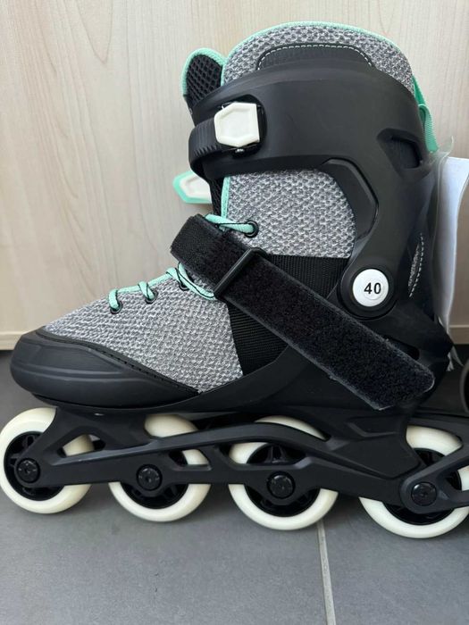 Чисто нови Унисекс ролери и 10броя конуси за слалом с ролери