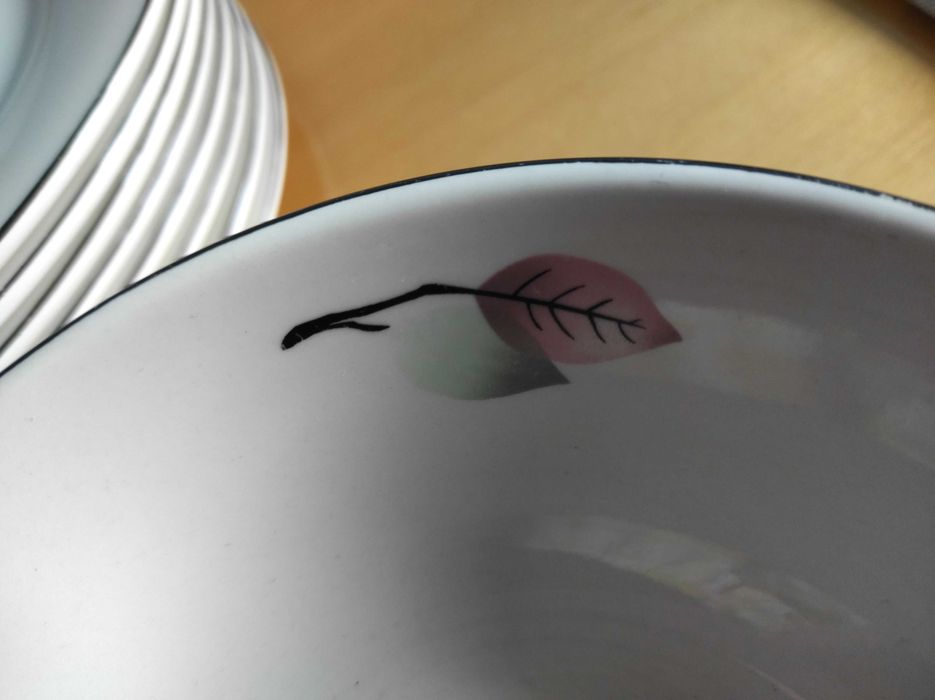 Съвременен сервиз за хранене с нежна шарка, 14 части