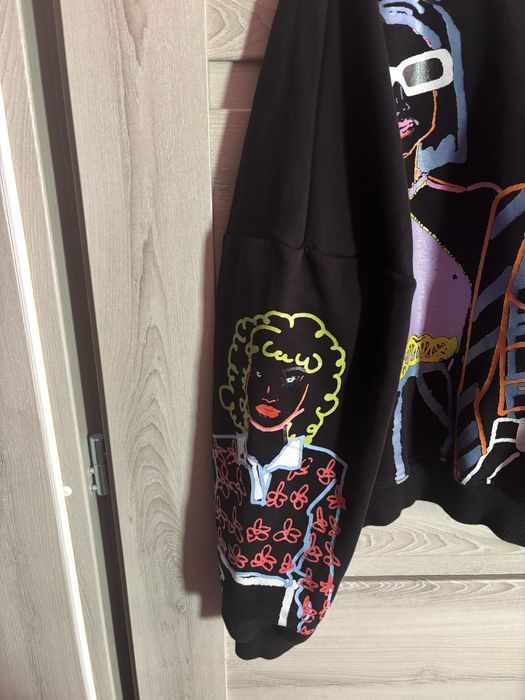 Цветен и моден суичър