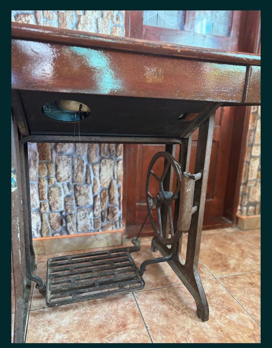 Mașină de cusut ileana