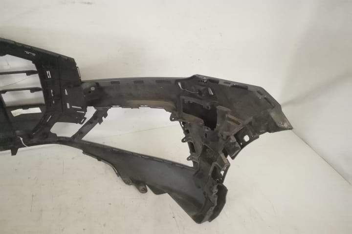 Предна броня Оригинална С Централна Решетка На Радиатора В Добро Състо