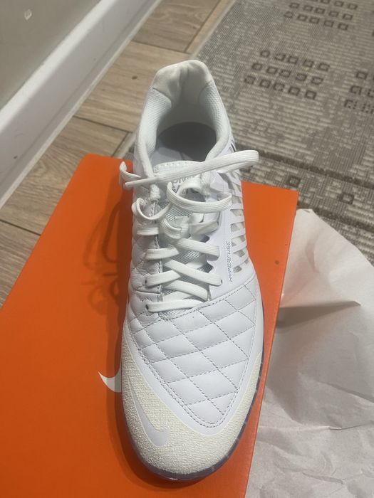 Футзалки новые Nike