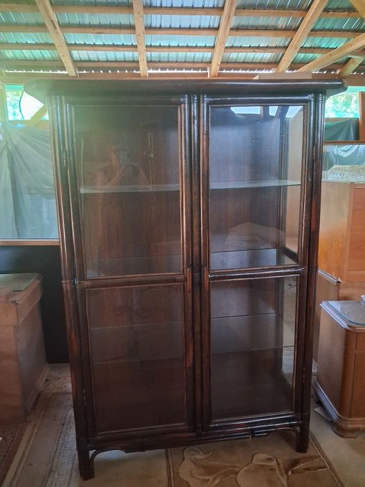 Vitrina lemn bambus