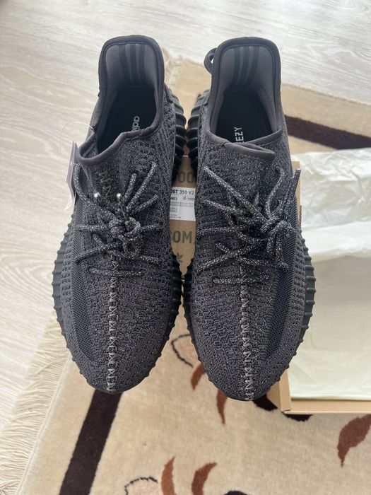 yeezy 350 blackrefflective (40,41,42,44)
