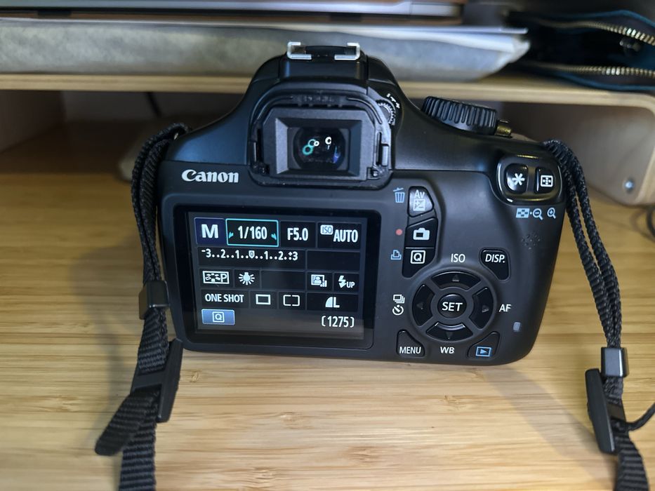 Aparat foto DSLR 1100D Canon