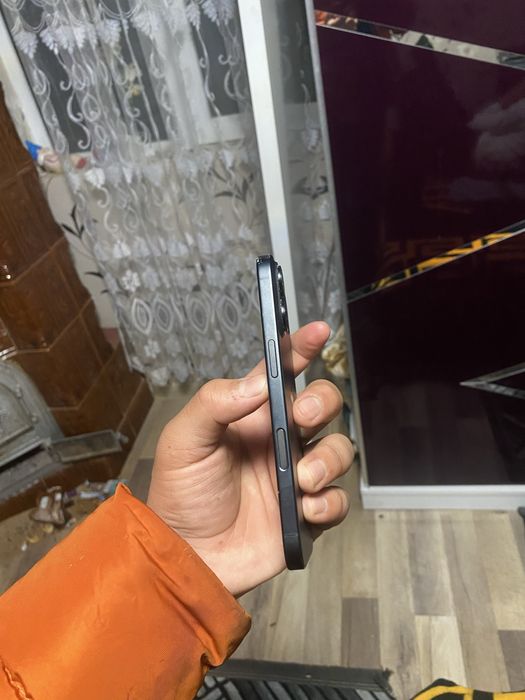 IPhone16 întreținut foarte bine bateria 100% 144 de cicluri de incarca
