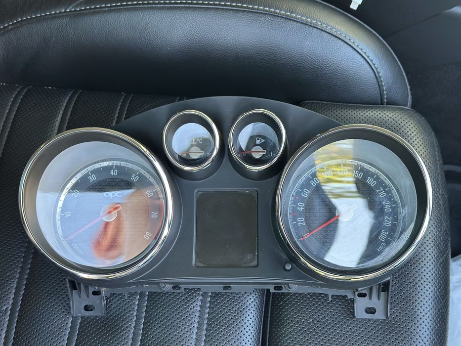 Арматурно табло Opel Insignia OPC