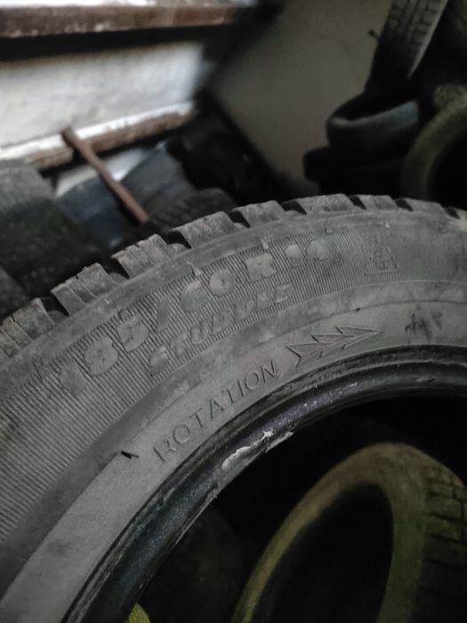 Продам пару зимних шин