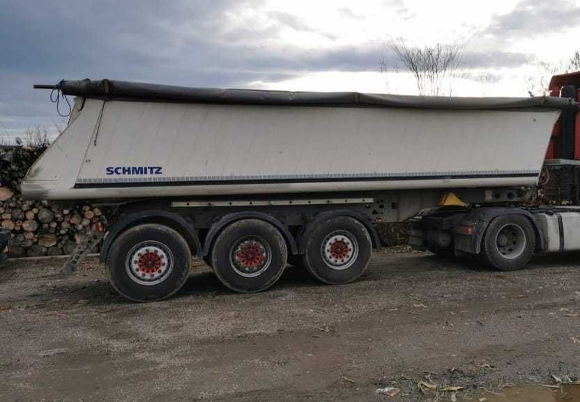 Volvo si semiremorca