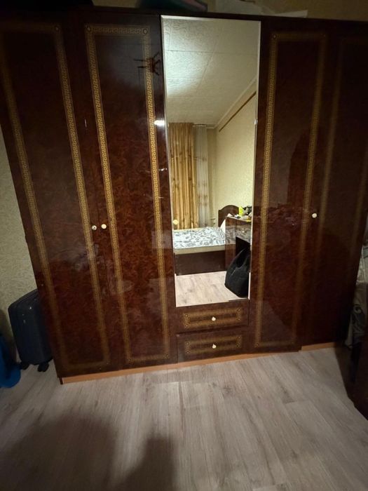 Продается спальный гарнитур