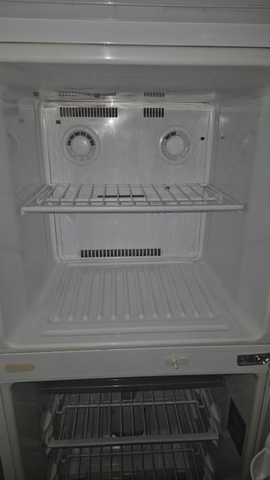 Продам Холодильник LG