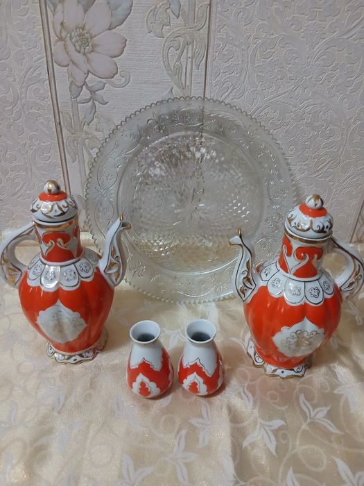 Чайник фарфоровые с вазочками
