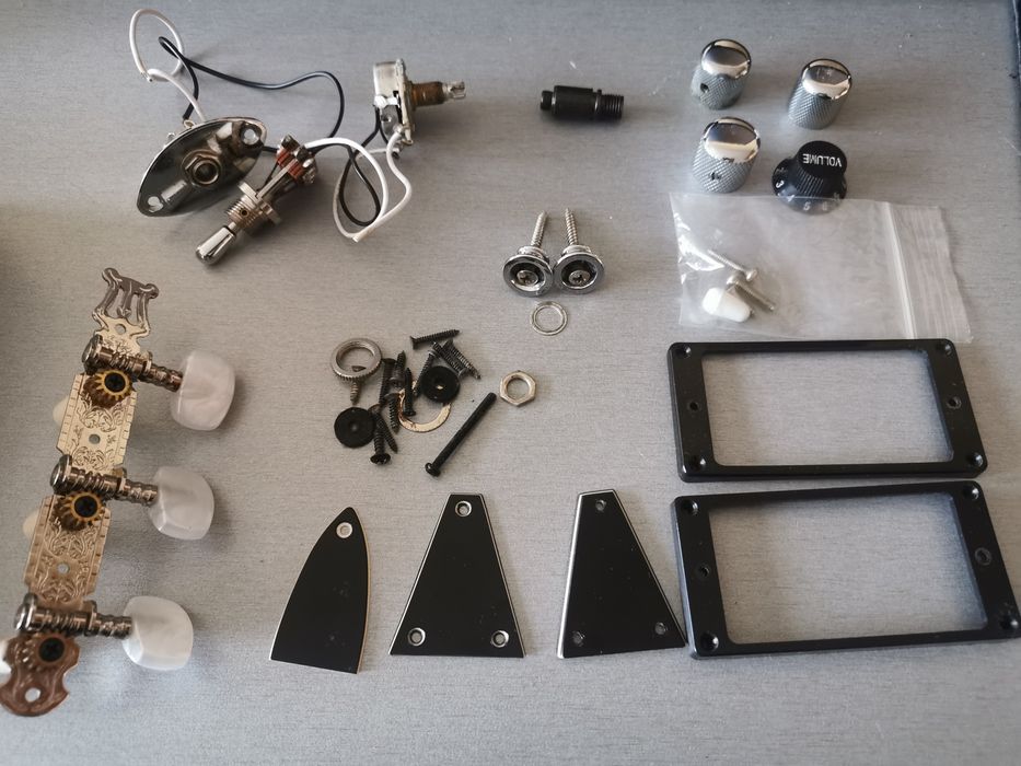 Части за китара ключове адаптери Ibanez pickguard