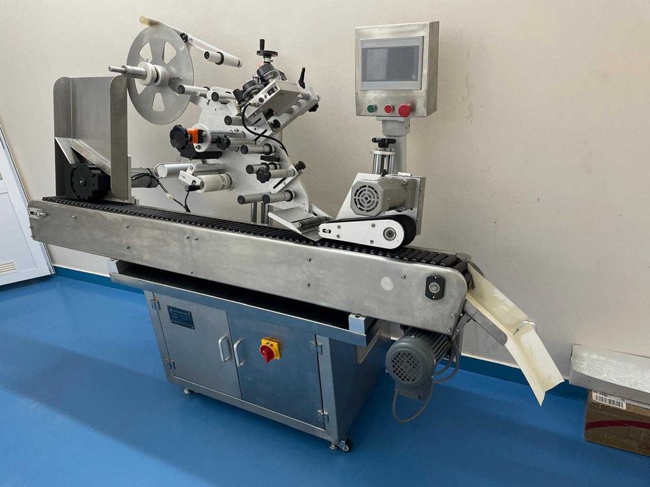 Mașină automată de etichetare pentru ampoule/fiole