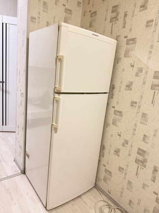 Холодильник SIEMENS
