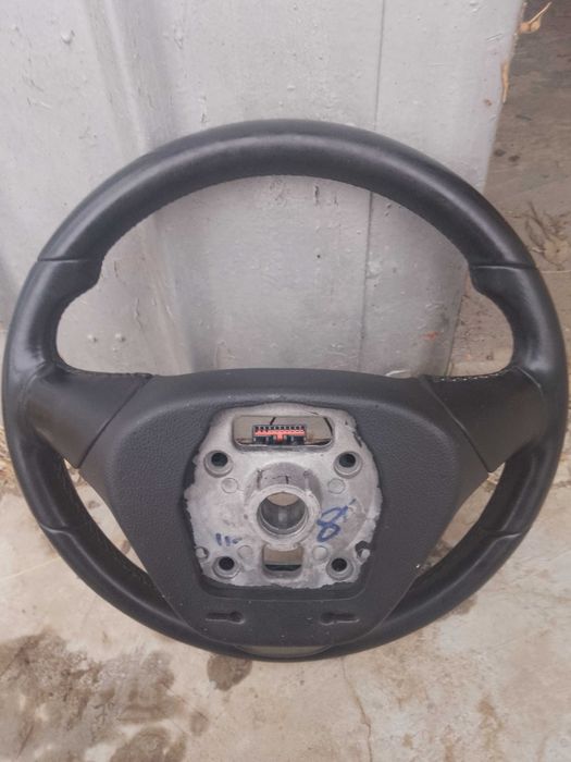 Продавам ОРИГИНАЛЕН волан за опел МОКА