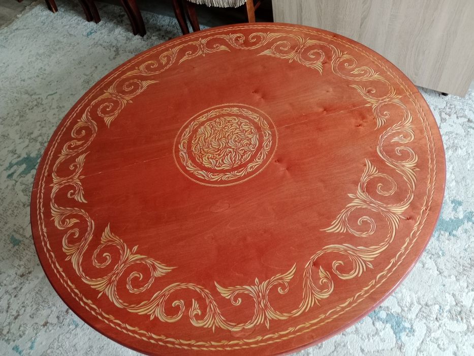 Продам круглый стол