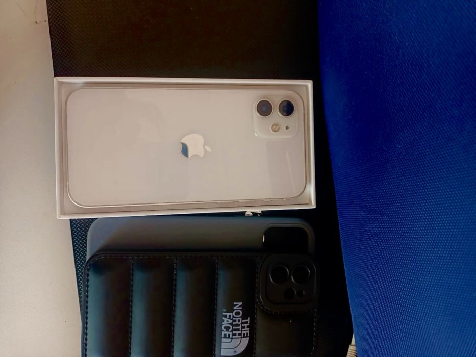 Продам айфон 12.