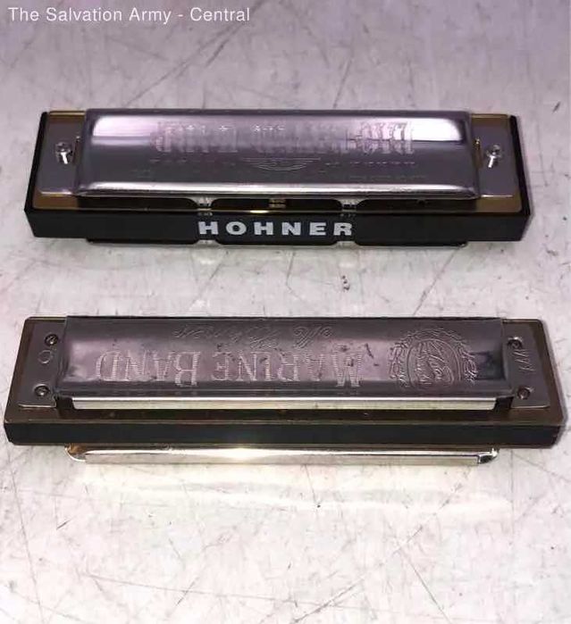 Губные гармошки M. Hohner Marine Band № 1896 и Big River Harp.