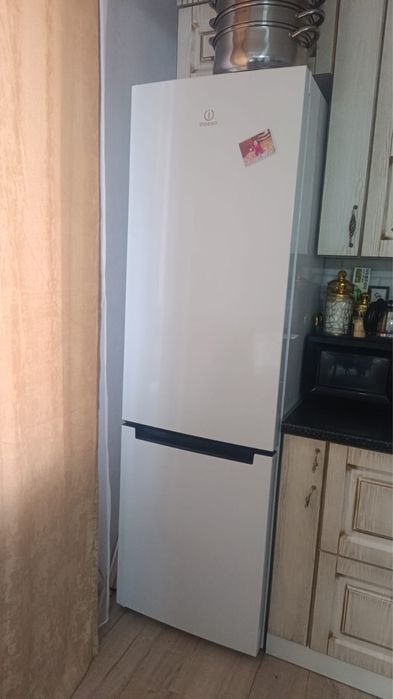 Продаю холодильник