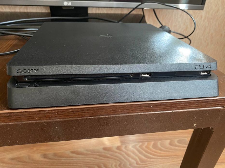 PlayStation 4 slim