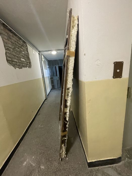 Входна врата с каса