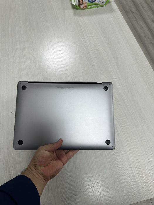 Продам Macbook pro 2017