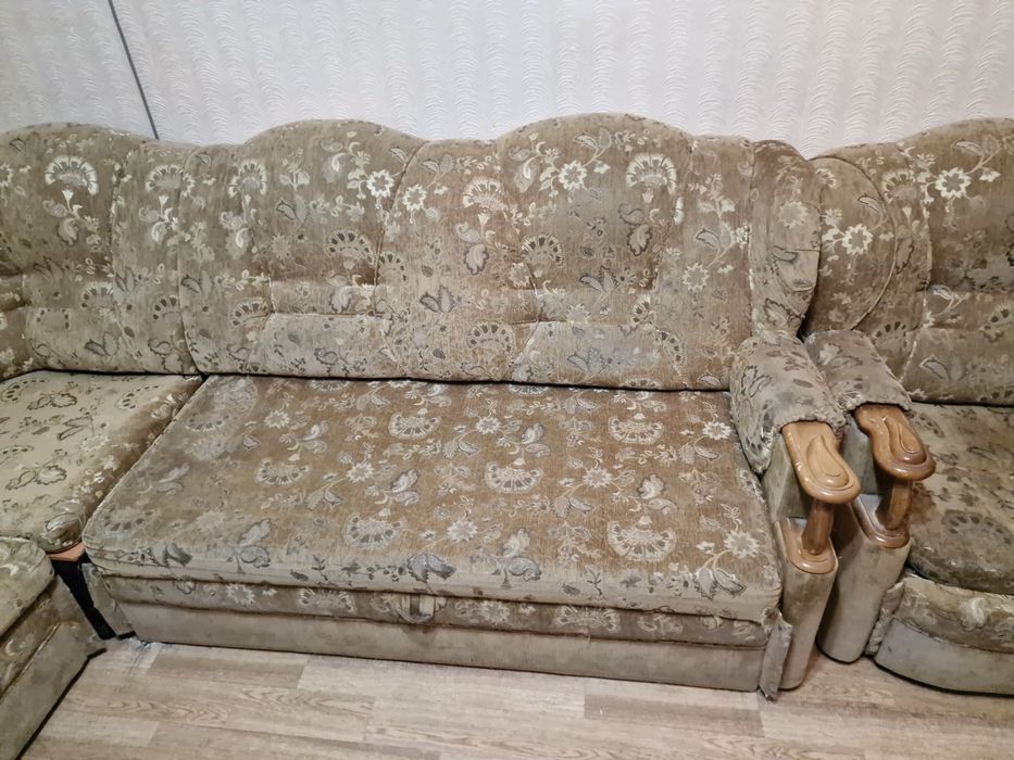 Отдам даром диван с креслом