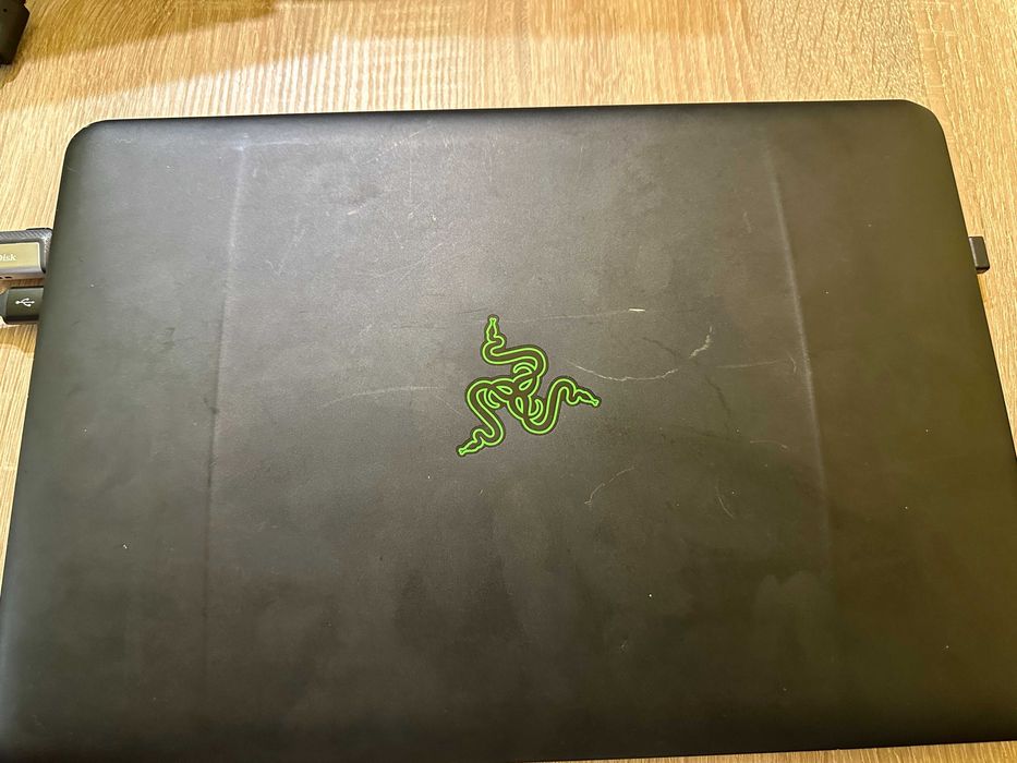 Vand laptop RAZER BLADE