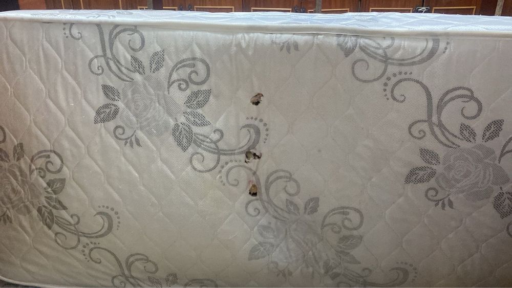 Продам кровать с матрасом