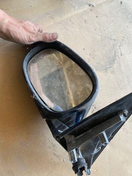 Дясно огледало от е87 черно