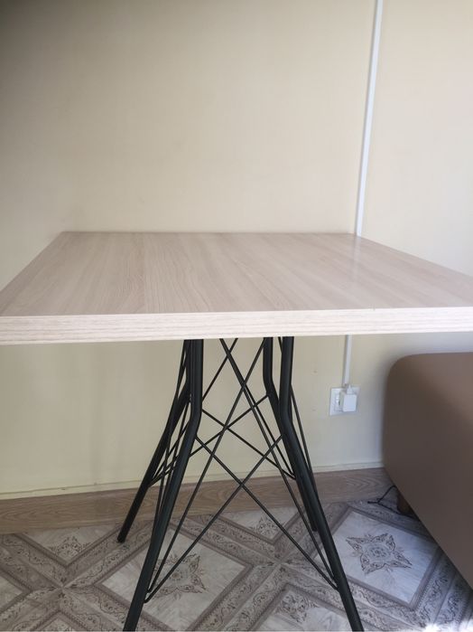 Квадратный столик