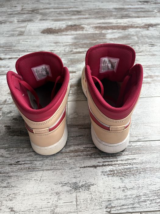 Nike Air Jordan 1 Mid Curry Cardinal; Nike Dunk Low Panda