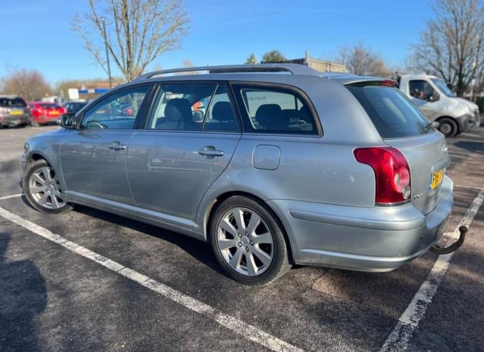 Dezmembrez Toyota Avensis T25 2.0 126 cp