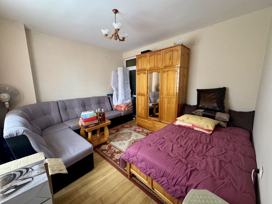 Тристаен Тухлен Апартамент , Обзаведен и Газифициран , кв. Вароша