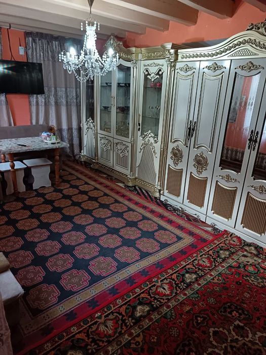 Chorsu-Hastimom yaqinida hovli 231m², fasadli moshina kiradi