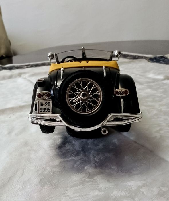 Mercedes Benz       .