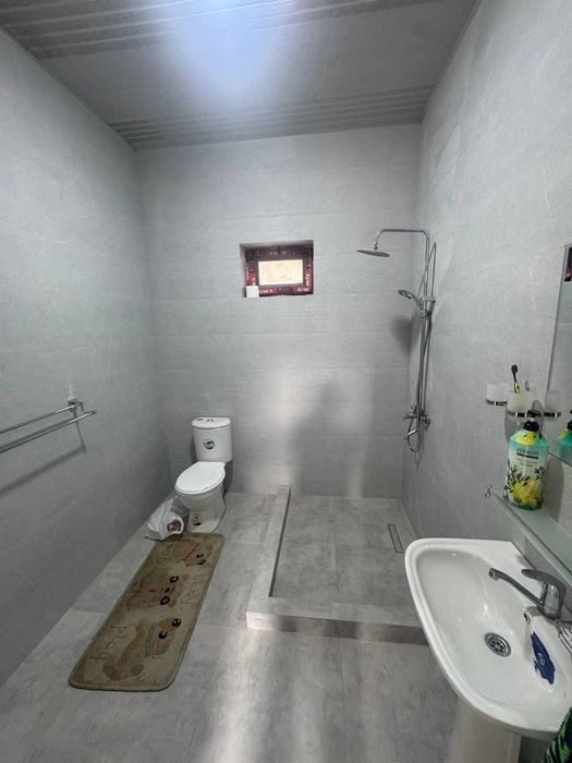 Eshon Guzarda 4.хонали 4-сотих Учаска Ховли Узок Муддатга Берилади